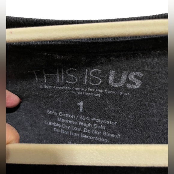 NBC Store - Wine, Tissues, This is Us - T-shirt - XL - comfy , loose fitting - Picture 2 of 3